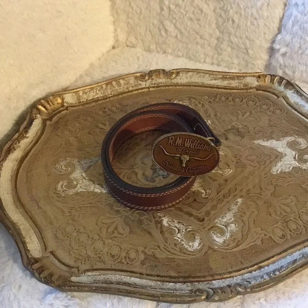 R. M. Williams The Original Bushman’s Outfitters Leather Belt & Signature Buckle
